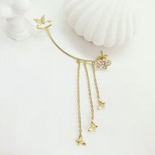 Charger l'image dans la galerie, 14 K Gold Plated climbing butterfly earrings with white zirconia (right ear)