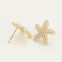 Charger l'image dans la galerie, 14 K Gold Plated starfish earrings with white pearly beads