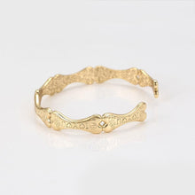 Cargar imagen en el visor de la galería, 14 K Gold Plated LOVE bracelet - BIJUNET