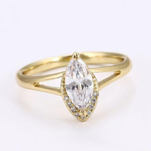 Charger l'image dans la galerie, 14 K Gold Plated ring and earrings set with white zirconium - BIJUNET