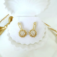 Load image into Gallery viewer, 14 K Gold Plated flower earrings with white zirconium - BIJUNET