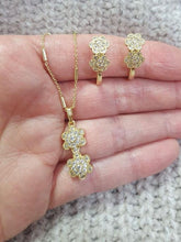 Cargar imagen en el visor de la galería, 14K Gold Plated pendant and earrings set with white zirconium - BIJUNET