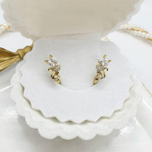 Charger l&#39;image dans la galerie, 14 K Gold Plated cat earrings with white zirconium - BIJUNET

