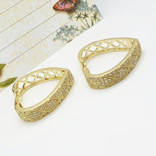 Cargar imagen en el visor de la galería, 14 K Gold Plated earrings with white zirconium - BIJUNET
