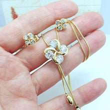Cargar imagen en el visor de la galería, 14 K Gold Plated flower necklace and earrings set with white zirconium - BIJUNET
