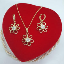 Charger l&#39;image dans la galerie, 14 K Gold Plated flowers pendant and earrings set with white zirconium - BIJUNET
