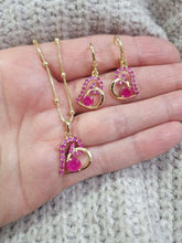 Cargar imagen en el visor de la galería, 14 K Gold Plated hearts pendant and earrings set with red zirconium - BIJUNET
