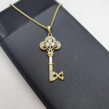 Charger l&#39;image dans la galerie, 14 K Gold Plated key pendant with white zirconium - BIJUNET
