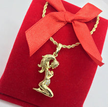 Cargar imagen en el visor de la galería, 14 K Gold Plated Pregnant Woman pendant with white zirconium - BIJUNET
