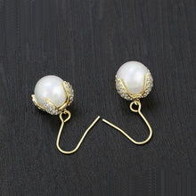 Cargar imagen en el visor de la galería, 14 K Gold Plated fashion pearl earrings with white zirconia
